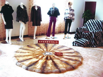 天價地毯亮相大紅門服裝節