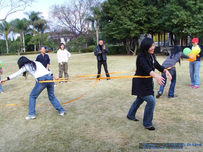 不忘烈士之志敬業愛崗自強