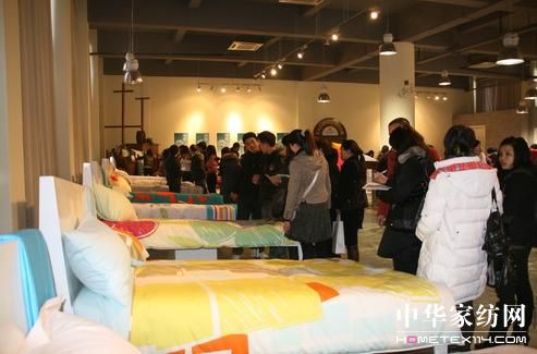 09艾萊依家紡春夏新品訂貨會在麗水召開