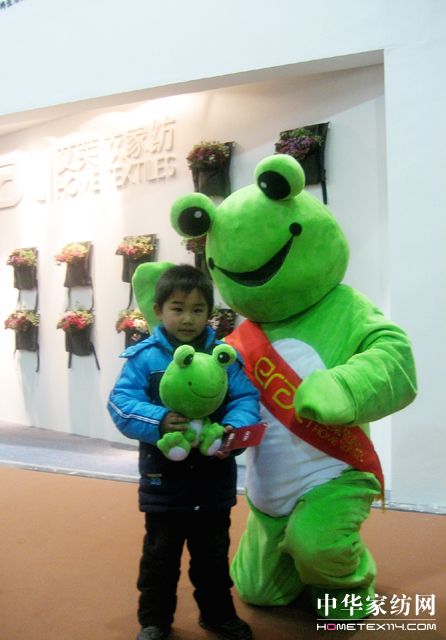 艾萊依中針會上青蛙“領養”成熱門