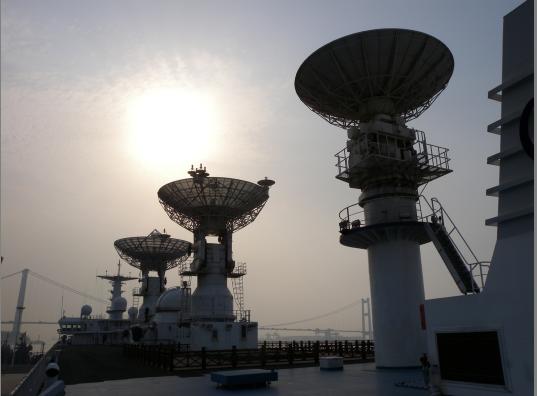 “諾伊曼”登上“遠(yuǎn)望號”