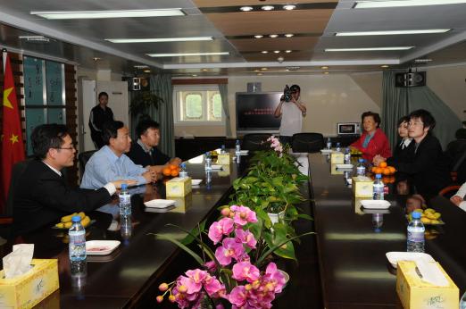 “諾伊曼”登上“遠(yuǎn)望號”