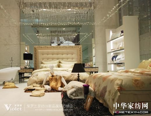 紫羅蘭家紡豪華水上展廳盛裝登場