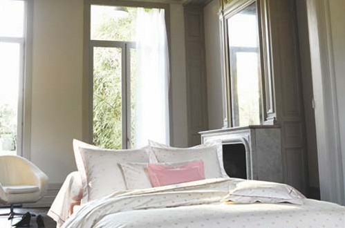 多彩吊燈讓生活從此色彩斑斕 優雅床品給你回歸自然的感覺