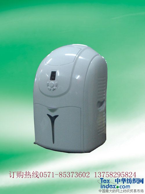 ���I����C