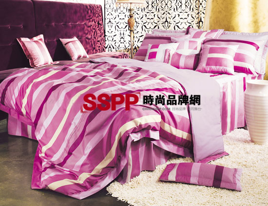 ��ɫ�l�y��Ʒ�b����Ů���{(di��o)���A��