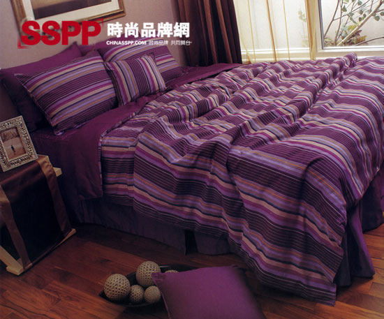 ��ɫ�l�y��Ʒ�b����Ů���{���A��