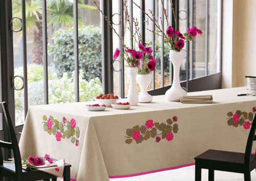 6 傳統(tǒng)美PK現(xiàn)代美古樸的桌布時(shí)尚
