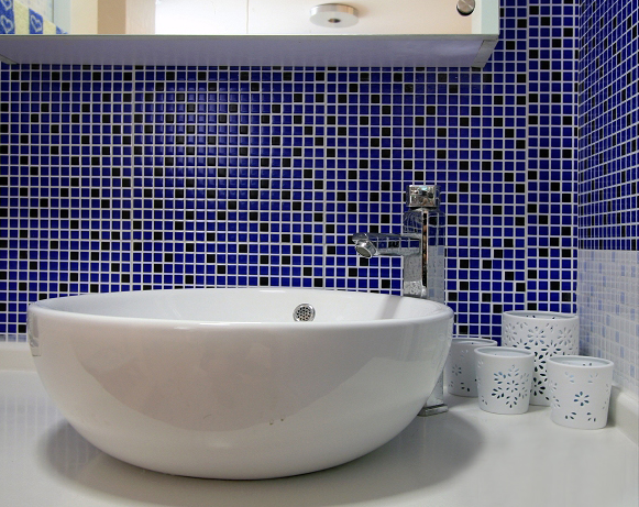 ���ַ����쵭���{ɫ�ĕ�����