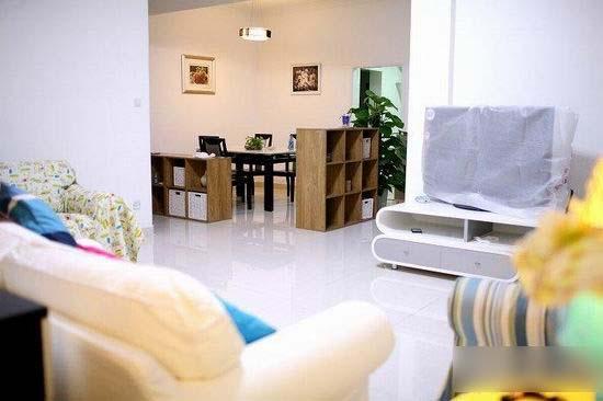 非常宜居 新婚小夫妻的簡潔復(fù)式婚房 6萬元裝修現(xiàn)代時尚簡單家