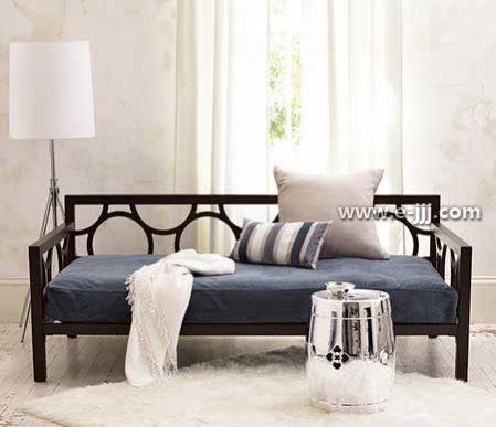 80后小情侶最愛雙人沙發(fā)