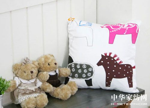 時(shí)尚抱枕帶來暖意和溫馨