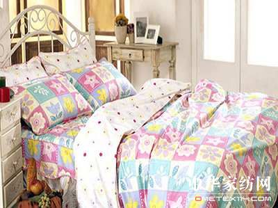 碎花床品展示另類誘惑