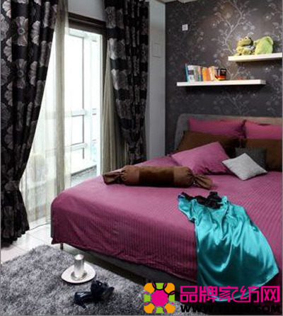 �ڰ�ɫ������{���|�Ҿ�