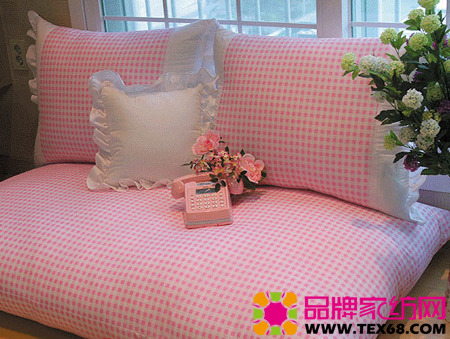 布藝沙發(fā)裝扮愜意家居生活