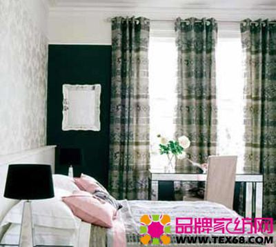 煙粉色布藝打造復古臥室