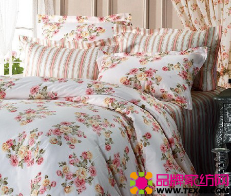 碎花床品打造花香四溢的臥室