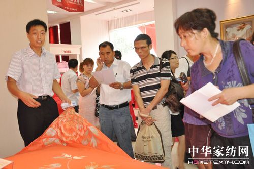 櫻花家紡為加盟商頒轎車