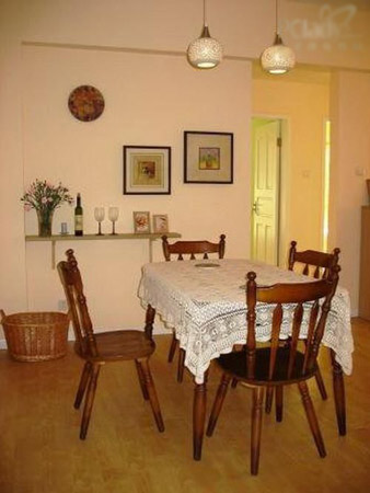 ����ɫ�ʴ���80ƽ��С��