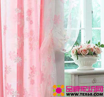 雅致布藝窗簾裝扮時尚空間