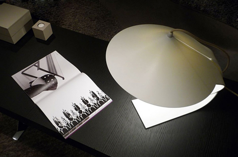 簡易線條漂亮的臺燈設計