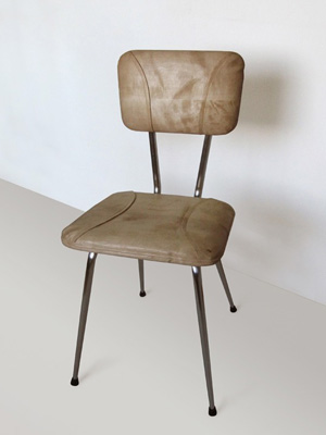 錯位材質的硬木“軟”椅