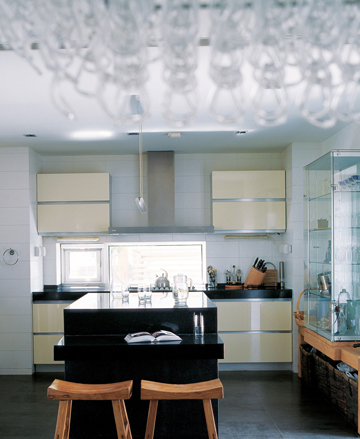 ��ɫ�ҾӴ���ͨ͸�`��֮�L(f��ng)