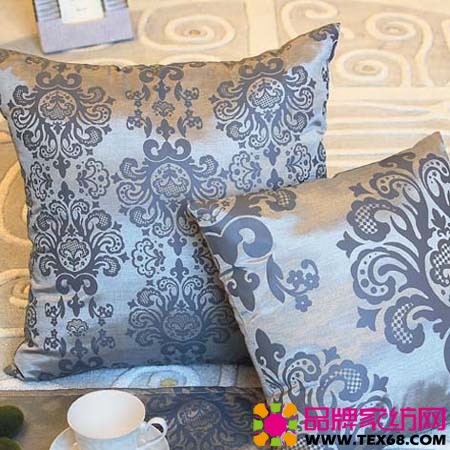 布藝抱枕打造繽紛家居空間