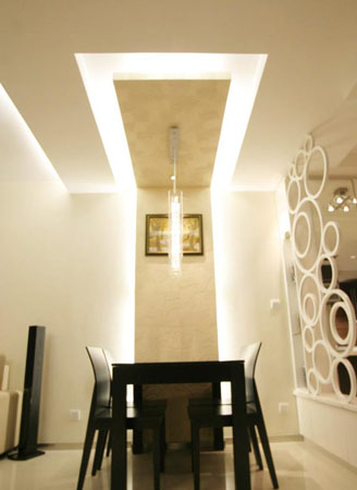 �ڰ���IN��ɫ�{������