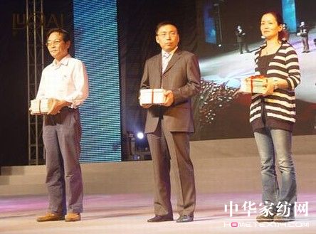 羅萊家紡扶貧幫困奉獻愛心