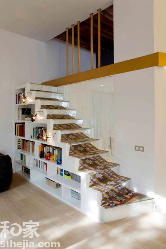 挑高小戶型復古金色居所