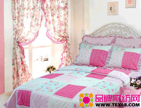 時尚碎花床品營造年輕活力臥室
