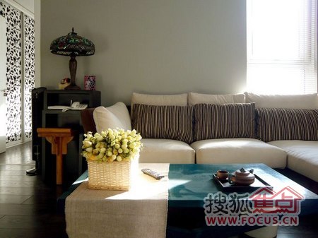 70ƽ�׺ڰ׻ҕr�м�