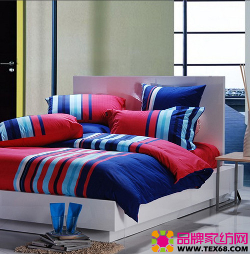 條紋床品打造簡潔魅力臥室