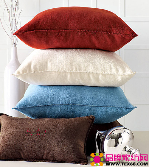 時尚布藝抱枕呈現高貴品質