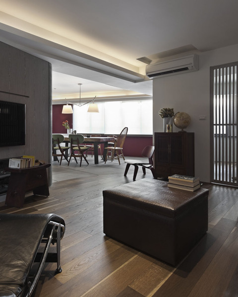 ��ɫ�{�{͹�@���s�r�м�