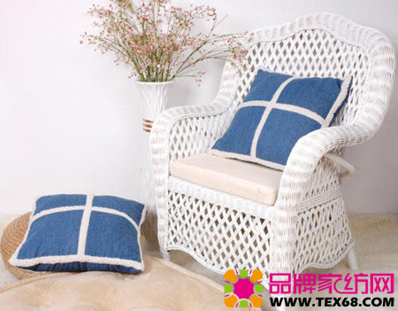 時尚布藝抱枕為居室添溫馨