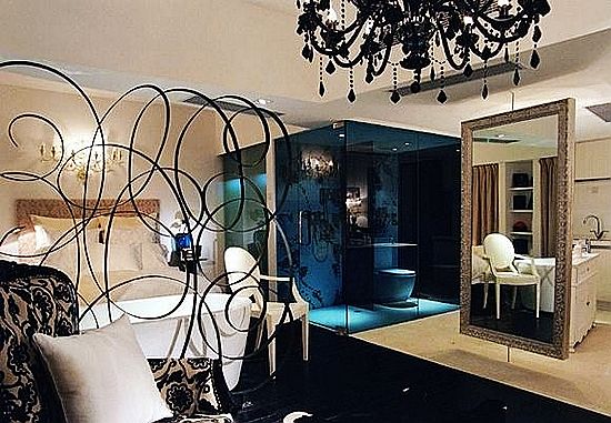 復古大鏡烘托下的奢華美宅