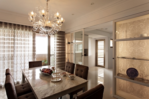 Ӣ����(j��ng)���(f��)���L(f��ng)��r(sh��)�мҾ�