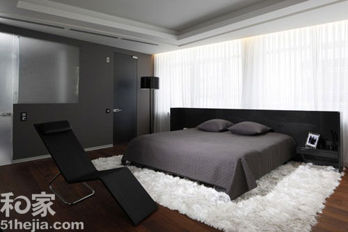 �ڰ���ɫչ�F�����������g