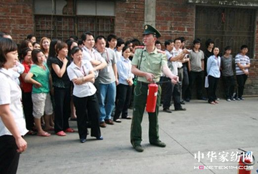 夢(mèng)麗莎家紡開(kāi)展例行消防演練