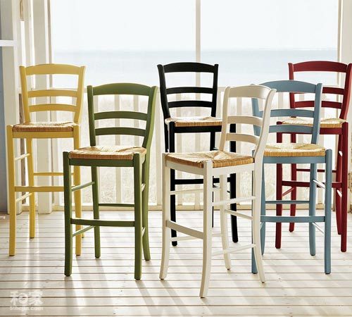 精致吧臺(tái)椅享受簡單用餐樂趣