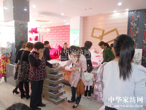 雅迪娜鄢陵店十一開業(yè)活動圓滿成功