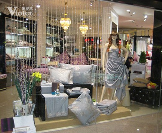 紫羅蘭櫥窗物語:色彩戀燈光