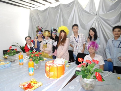 凡語舉辦第四期讀書會及生日分享會