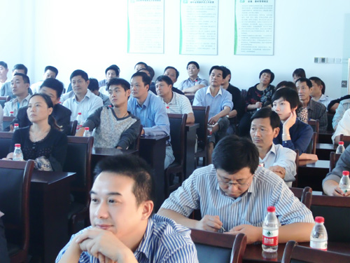 長興虹星橋黨代會(huì)代表蒞臨富億達(dá)視察