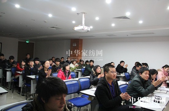 �Ӊ��R���̈F���K�����