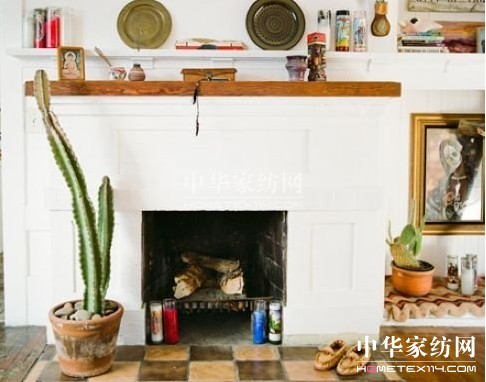 帥哥和狗狗的黃白撞色現(xiàn)代家時(shí)尚指數(shù)爆棚