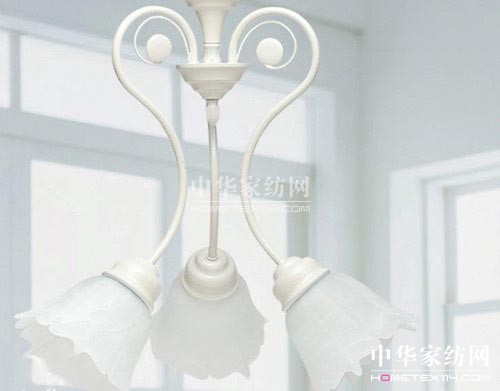 白色絕美燈飾演繹客廳普羅旺斯風情