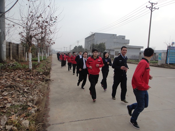 雨蘭家紡開展員工軍訓(xùn)凸顯新氣象